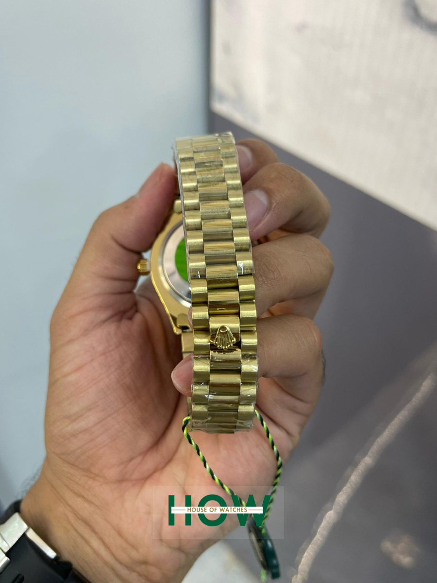 Rolex Day-Date Oyster Perpetual Emerald Dial Watch – Prestige Luxury Edition - Image 2